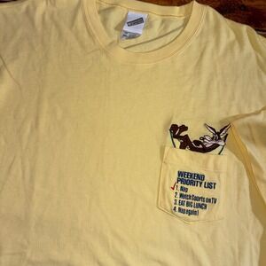 Vtg Warner Bros Pocket T Shirt Men XXL Yellow Wile E Coyote Weekend Priorities
